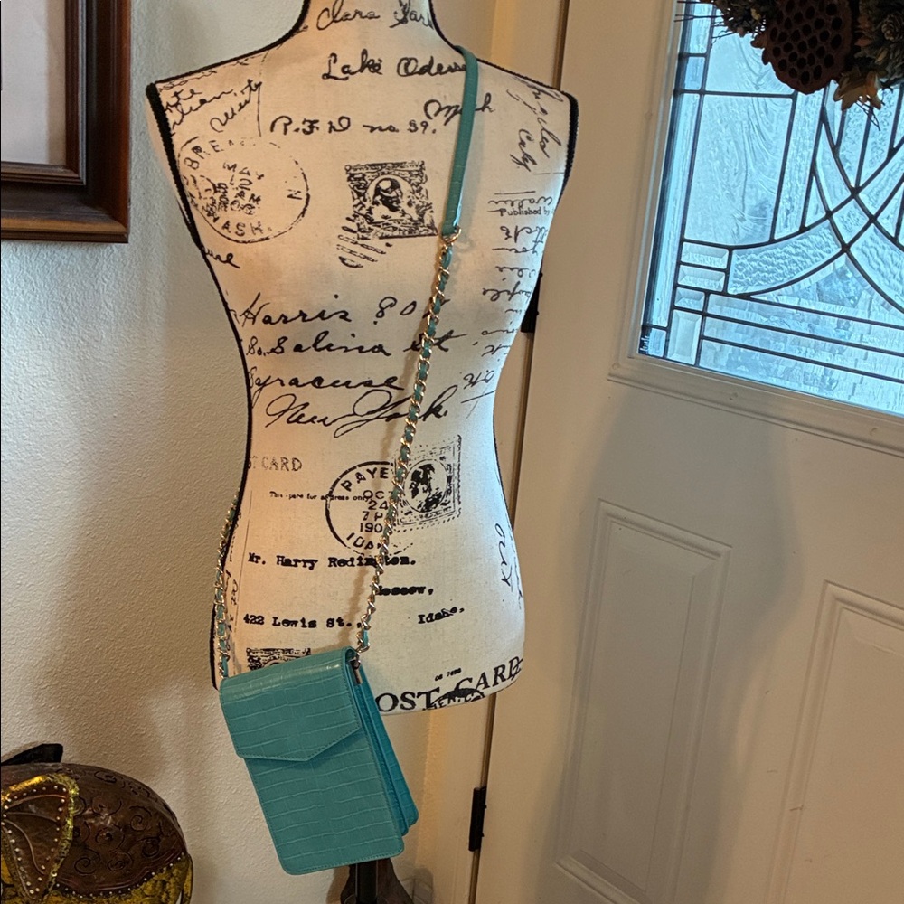 NWOT’s- Stylish Turquoise Crossbody Bag